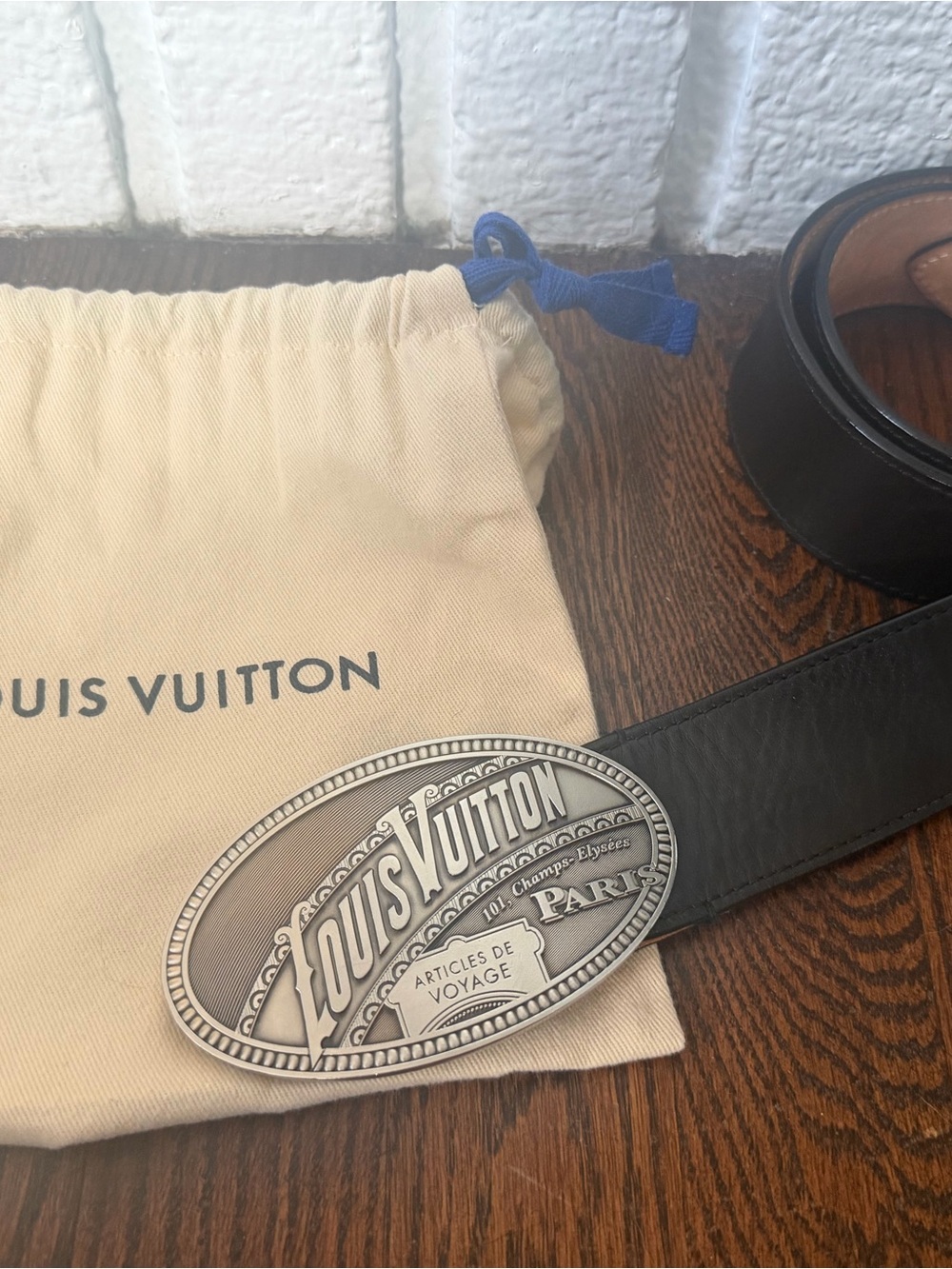 Men’s Louis Vuitton Article de Voyage belt. Size 34. Black with silver buckle.
